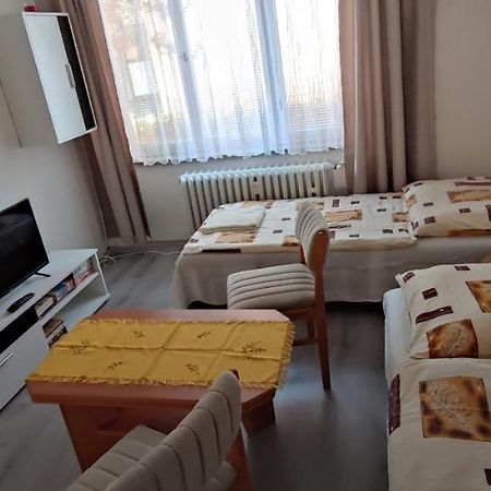 Na Sistote 628 Apartment Valasske Mezirici Luaran gambar